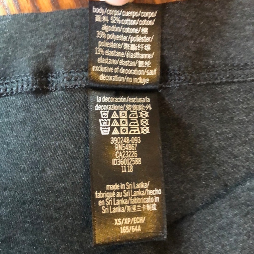 Victoria’s Secret Ankle Length Sport Leggings Size XS - Picture 6 of 6